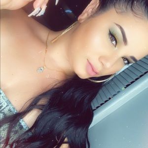 Meet your Posher, Yajaira